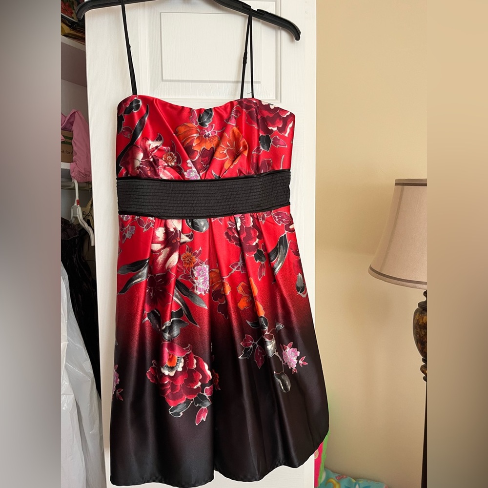 Junior’s homecoming dress